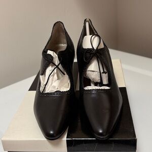 Valerie Stevens Black Lace-Up Pointed Toe Heels with Scallop Trim